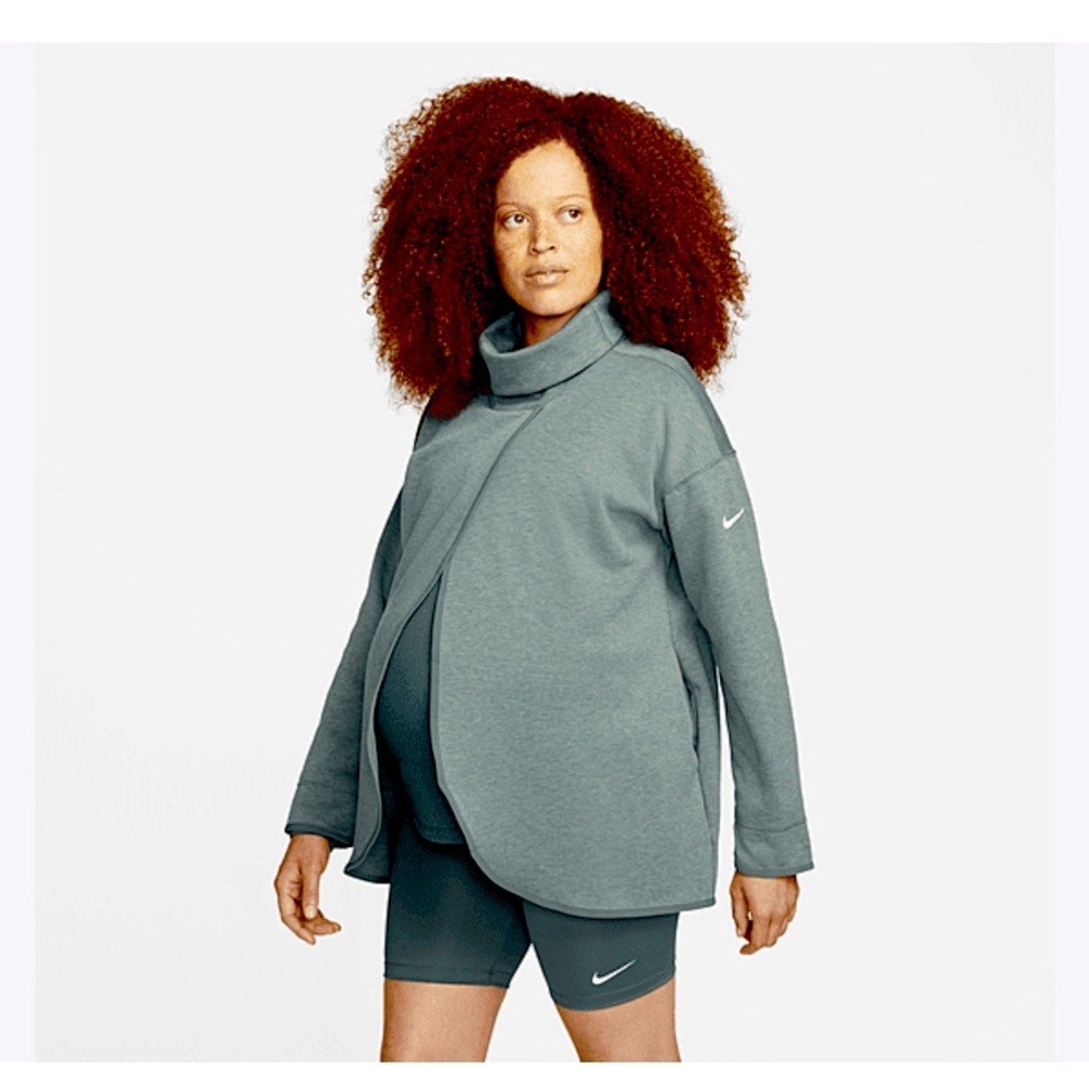 Nike women’s maternity sweatshirt with pockets 🤰